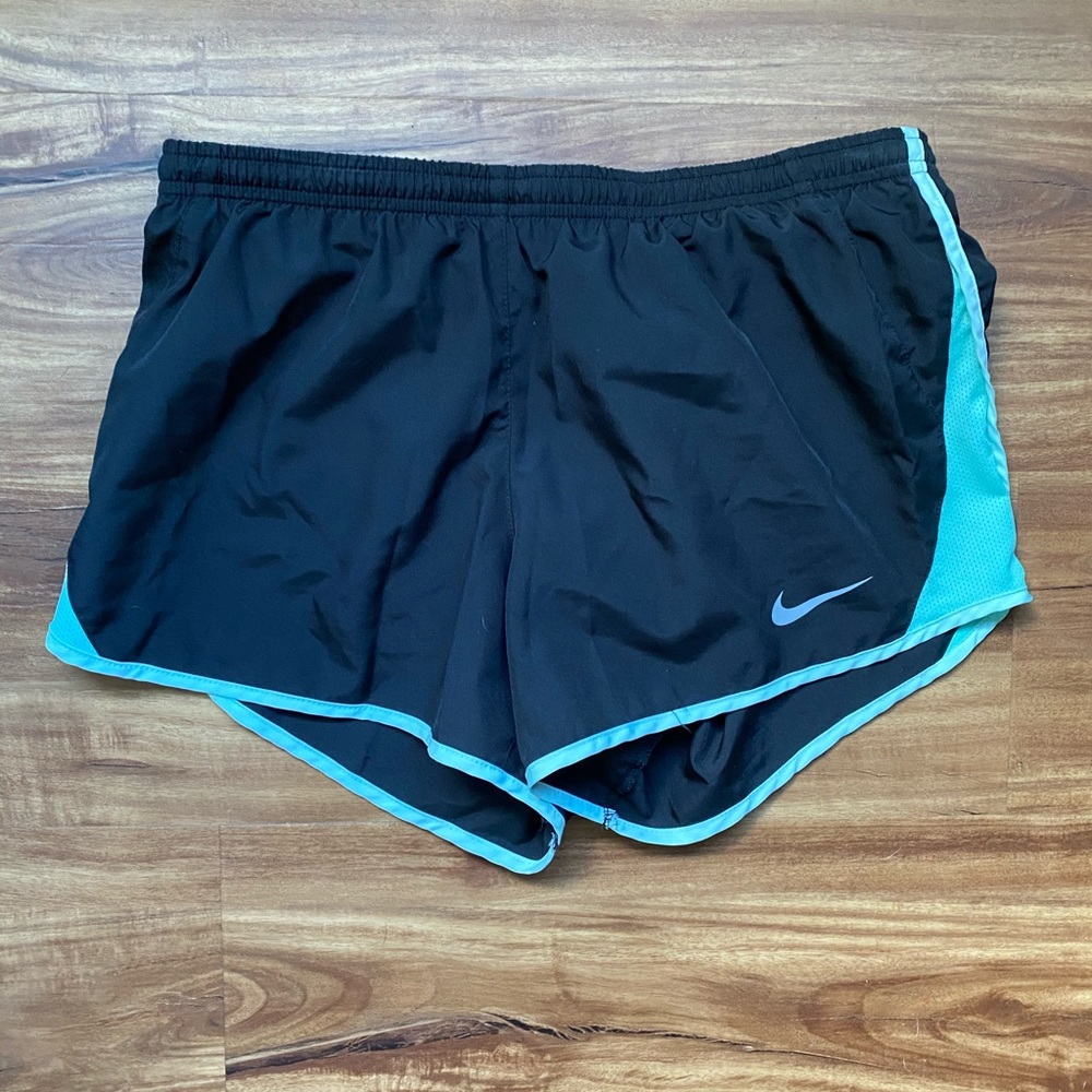 Nike tempo shorts, M